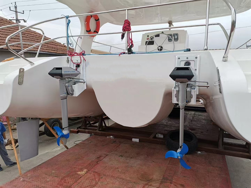 Лоурада® 10.28 м. Цахилгаан мотортой Катамаран: Тогтвортой мотор, зардлын үр нөлөөг бүрэн нэгтгэх