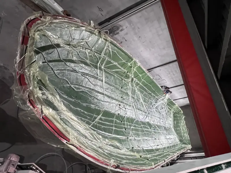 21.8 метрийн зорчигчийн хөлөг онгоцны их биеийг Lawada® вакуум дусаах процесс нь хүч чадал, үр ашиг, урт наслалтыг нэмэгдүүлэх болно.